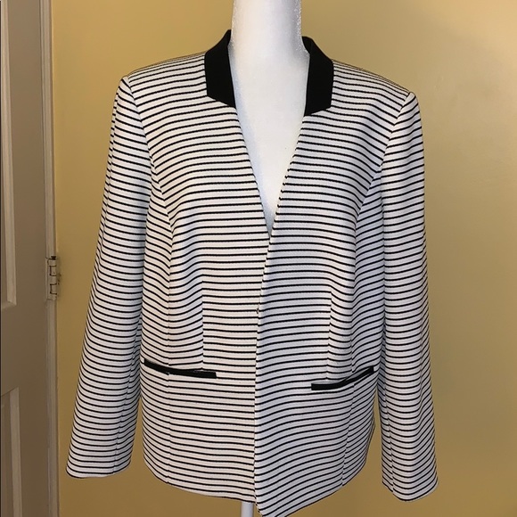 Tahari Jackets & Blazers - EUC Tahari Black and White Striped Blazer
